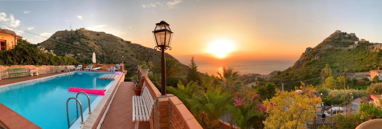 Casa Dei Sogni Taormina Bed & Breakfast エクステリア 写真